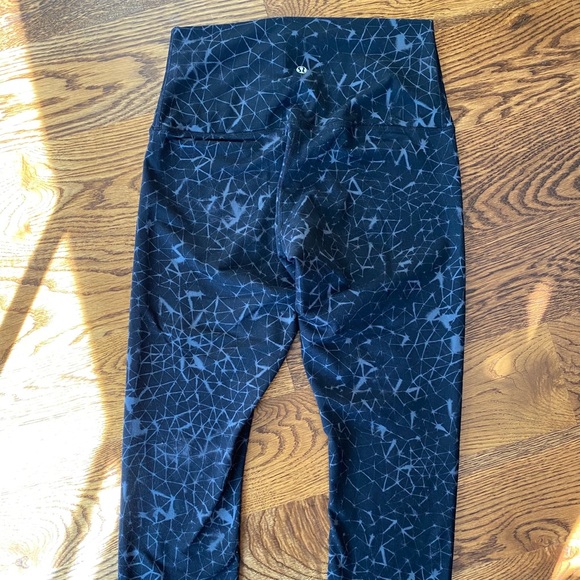 Lululemon Wunder Under Crop High Rise / Roll Down - Picture 2 of 3